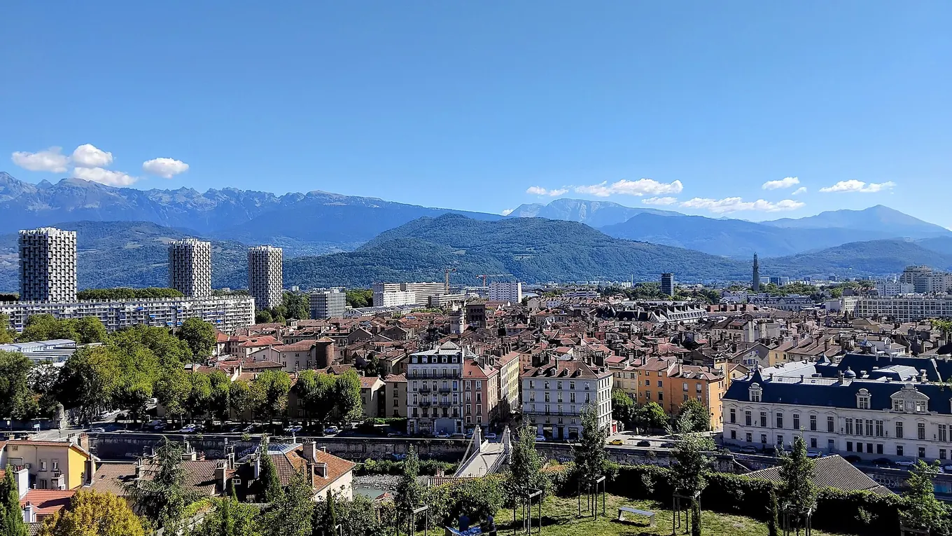 Grenoble et les massifs alpins vus depuis le Musée dauphinois