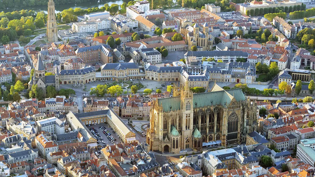 Vue aérienne du centre de Metz et de la cathédrale Saint-Étienne