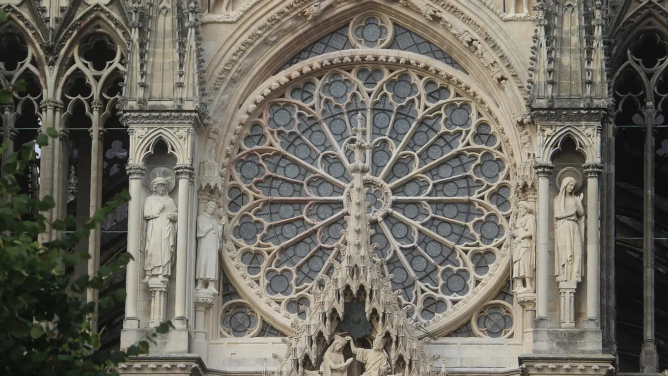 Grande rosace de la façade ouest de la cathédrale Notre-Dame de Reims