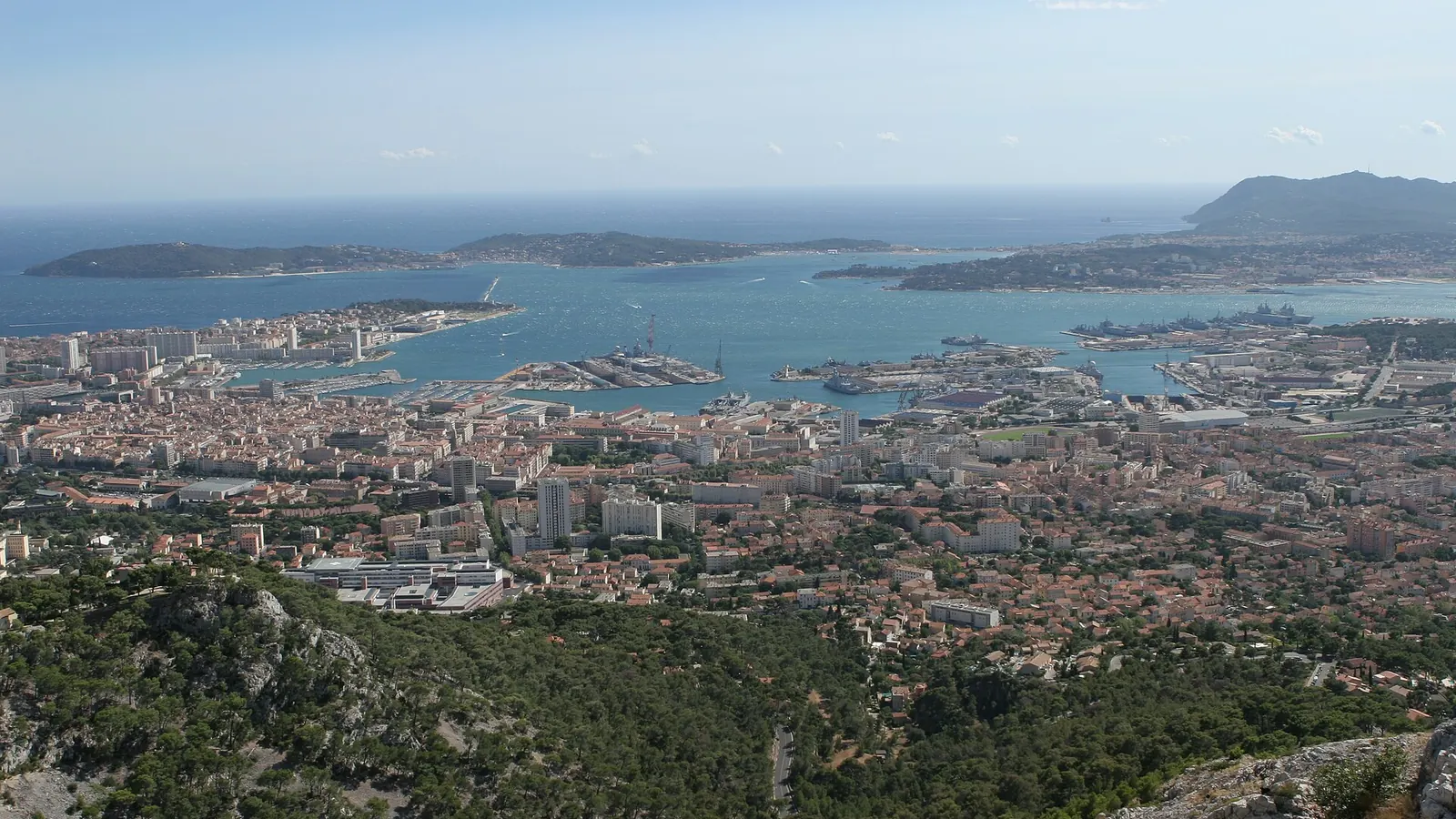 La petite rade de Toulon vue depuis le mont Faron